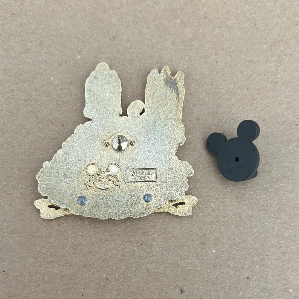 Disney Pirates of the Caribbean Enamel Pin 2006 - Picture 2 of 2